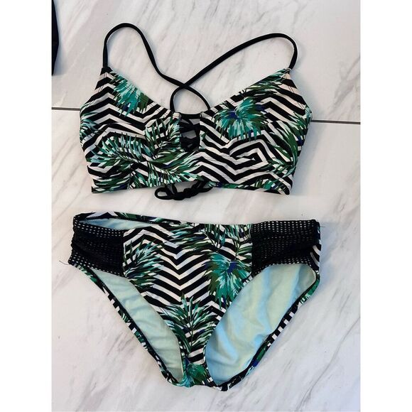 Sketcher 3 piece SPF bathing suit - Picture 2 of 13